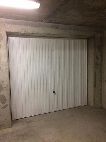 VANNES Centre place Libération- A louer garage fermé en sous sol sécurisé