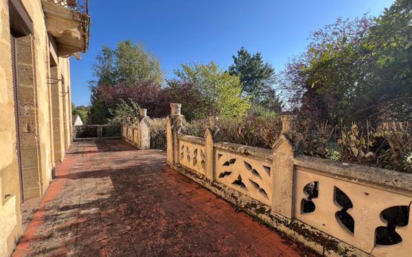 Maison à vendre    7 pièces •  Estang