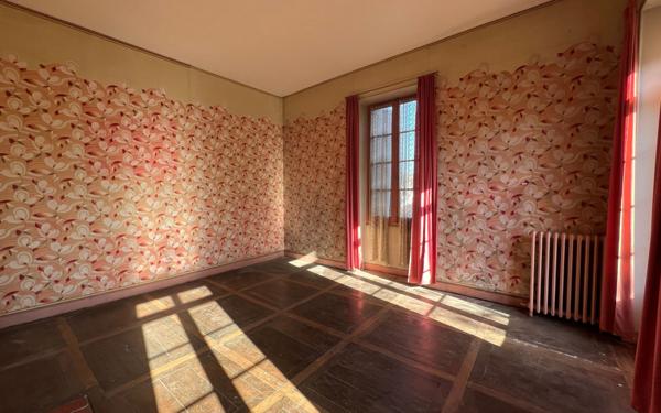 Maison à vendre    7 pièces •  Estang