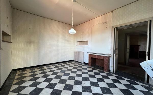 Maison à vendre    7 pièces •  Estang