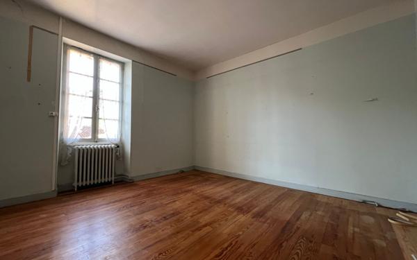 Maison à vendre    7 pièces •  Estang