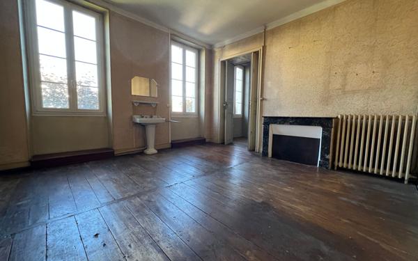 Maison à vendre    7 pièces •  Estang