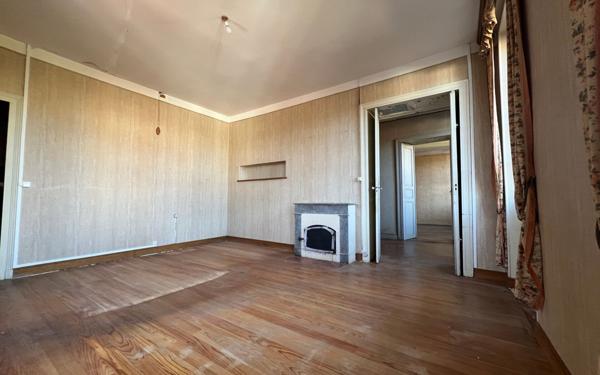 Maison à vendre    7 pièces •  Estang