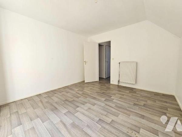 A VENDRE - LE MESNIL ESNARD - CENTRE

Maison individuelle, située en fond d'impasse, à rafraî...