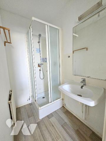 A VENDRE - LE MESNIL ESNARD - CENTRE

Maison individuelle, située en fond d'impasse, à rafraî...