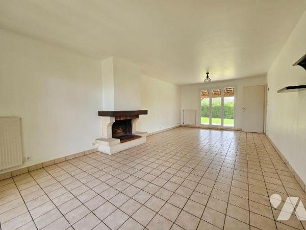 A VENDRE - LE MESNIL ESNARD - CENTRE

Maison individuelle, située en fond d'impasse, à rafraî...