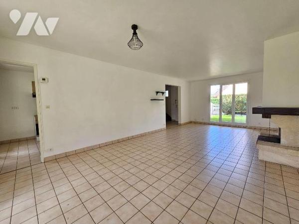 A VENDRE - LE MESNIL ESNARD - CENTRE

Maison individuelle, située en fond d'impasse, à rafraî...