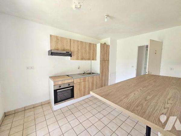 A VENDRE - LE MESNIL ESNARD - CENTRE

Maison individuelle, située en fond d'impasse, à rafraî...