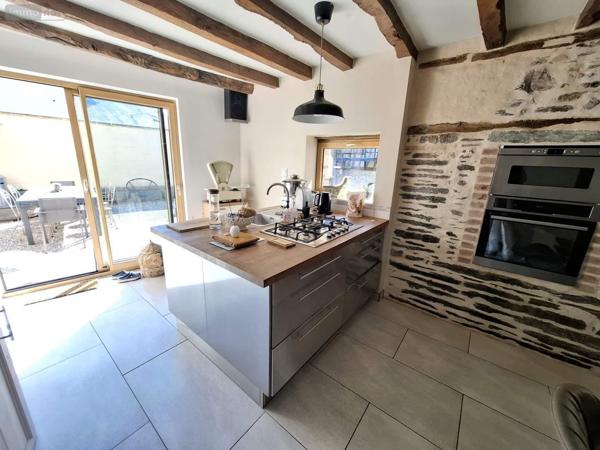 Immeuble à vendre à Châteaugiron en Ille-et-Vilaine (35410), ref : 006/2172