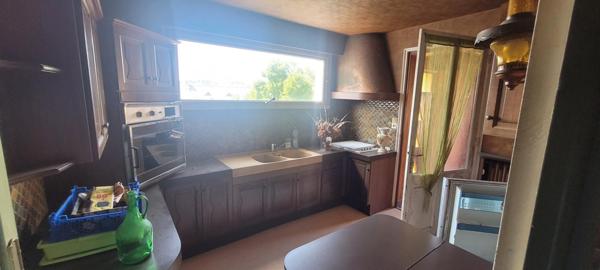 Superbe emplacement, commerces à pieds