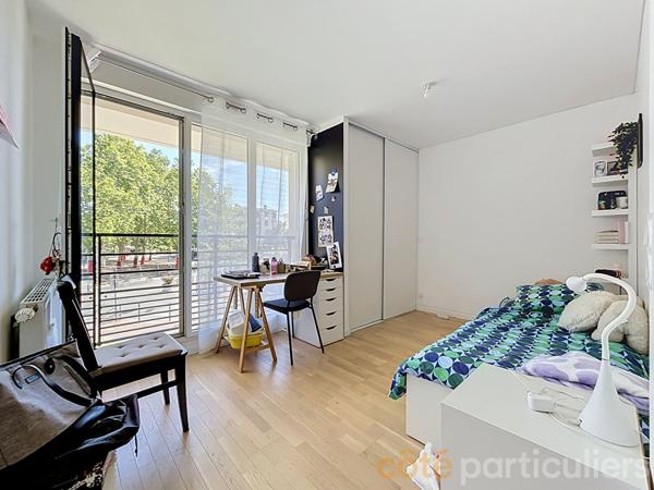 Vente
                Appartement68,21 m² - 3 Pièces -
                    SAINT MAUR DES FOSSES (94100)