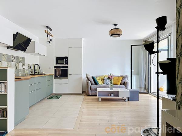Vente
                Appartement68,21 m² - 3 Pièces -
                    SAINT MAUR DES FOSSES (94100)