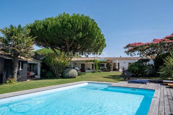 Exclusivité – Superbe villa avec jardin de 1 200 m² à deux pas de la mer