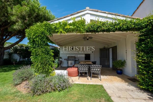 Exclusivité – Superbe villa avec jardin de 1 200 m² à deux pas de la mer