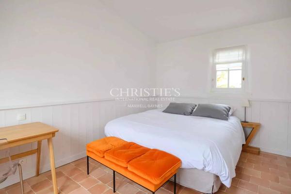 Exclusivité – Superbe villa avec jardin de 1 200 m² à deux pas de la mer