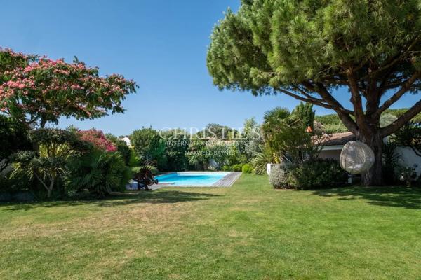 Exclusivité – Superbe villa avec jardin de 1 200 m² à deux pas de la mer