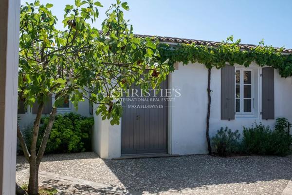 Exclusivité – Superbe villa avec jardin de 1 200 m² à deux pas de la mer