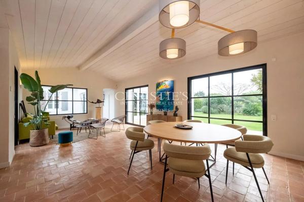 Exclusivité – Superbe villa avec jardin de 1 200 m² à deux pas de la mer