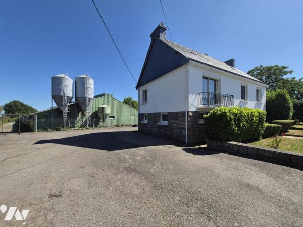 Maison d'habitation avec batiments agricoles