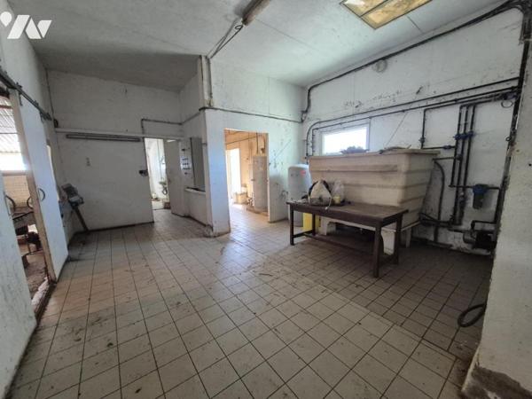 Maison d'habitation avec batiments agricoles