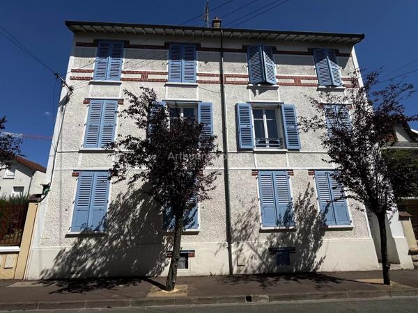 Vente                                                      Appartement
                        
                     3 pièces                      38 m2                     à Joinville-le-Pont