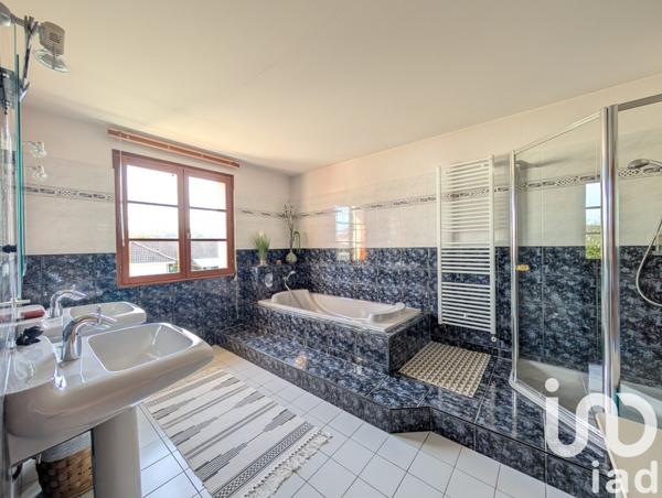 Maison traditionnelle 7 pièces de 175 m² à Condat-sur-Vienne (87920)