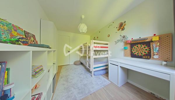 Appartement T4/5 familial lumineux – 3 chambres – Box  cave – Résidence verdoyante recherchée