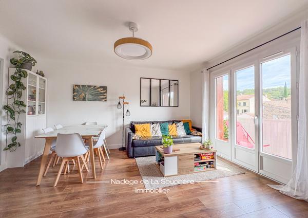 Fuveau cœur de village – T4 traversant rénové de 69 m², 3 chambres, extérieurs, parking et cave.