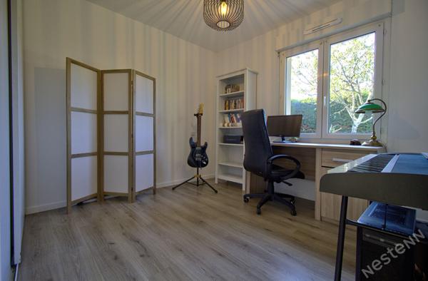 ESTILLAC - Maison lumineuse de plain-pied de 93 m² avec 3 chambres, garage et jardin autour sur un terrain de 800 m² environ