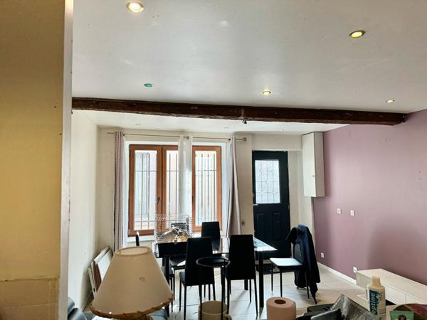 Maison de village 87 m² à Trèbes sur 3 niveaux avec 3 chambres et deux salles d'eau