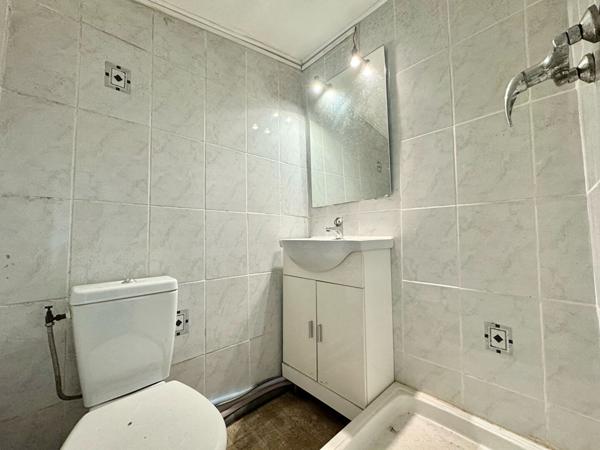 Maison de village 87 m² à Trèbes sur 3 niveaux avec 3 chambres et deux salles d'eau