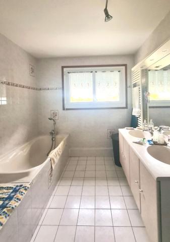 NOUVEAUTE VALLET Maison 135 M2, 4 chambres et bureau sur jardin paysagé !!!,  
Vallet 44330