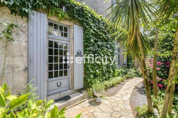 Maison
         7 pièces
        - 228 m² Bien prestige 599 000 € *