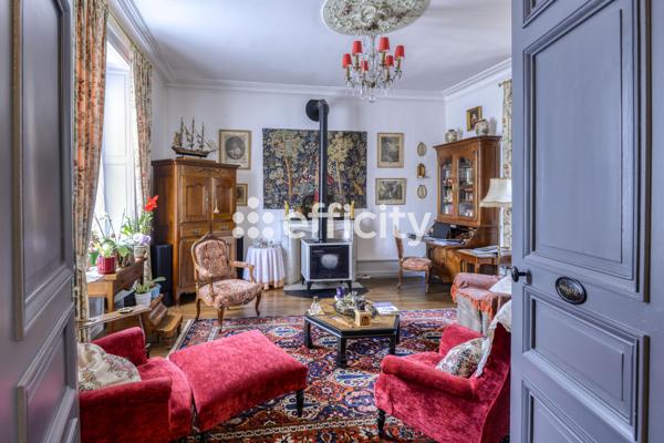 Maison
         7 pièces
        - 228 m² Bien prestige 599 000 € *