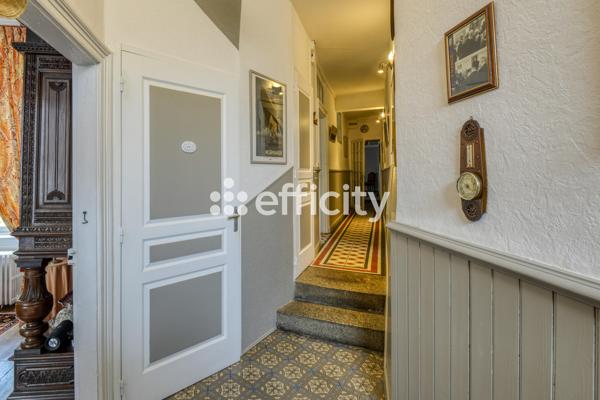Maison
         7 pièces
        - 228 m² Bien prestige 599 000 € *