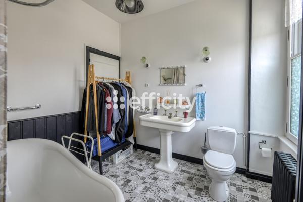 Maison
         7 pièces
        - 228 m² Bien prestige 599 000 € *