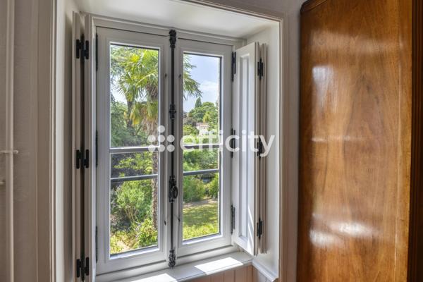 Maison
         7 pièces
        - 228 m² Bien prestige 599 000 € *