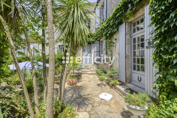 Maison
         7 pièces
        - 228 m² Bien prestige 599 000 € *