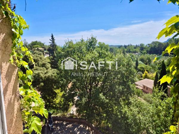 Au calme, Maison familiale à rénover avec terrain de 1200 m² et piscine