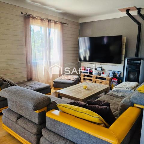 Au calme, Maison familiale à rénover avec terrain de 1200 m² et piscine