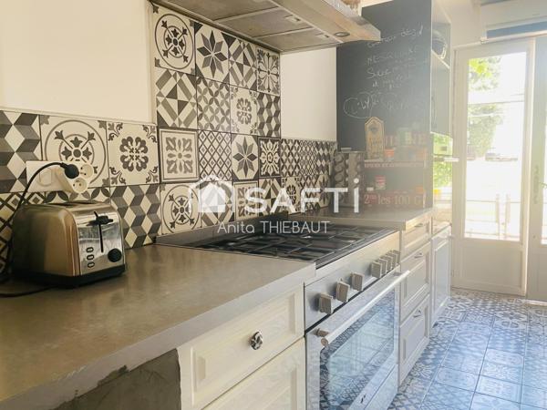 Au calme, Maison familiale à rénover avec terrain de 1200 m² et piscine