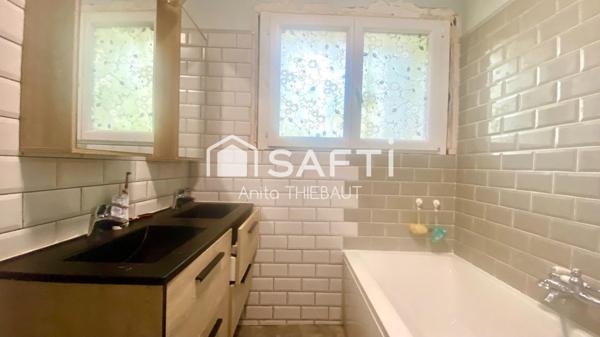 Au calme, Maison familiale à rénover avec terrain de 1200 m² et piscine