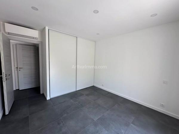 Location                                                      Appartement
                        
                     2 pièces                      44 m2                     à Ajaccio