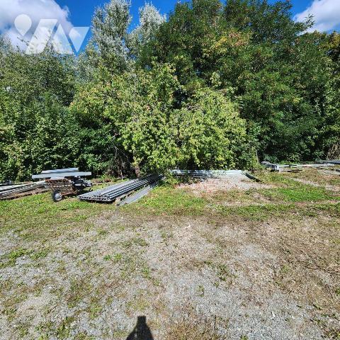 Ateliers et bureaux à Cherré