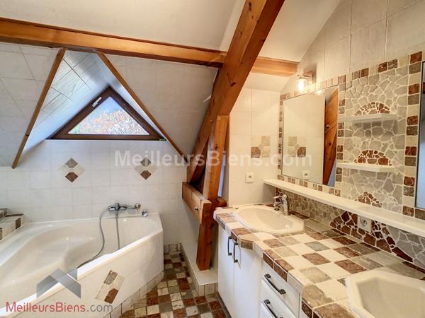 Les Marches Porte de Savoie Belle maison familiale de 179 m2 habitable et 258 m2 au sol.