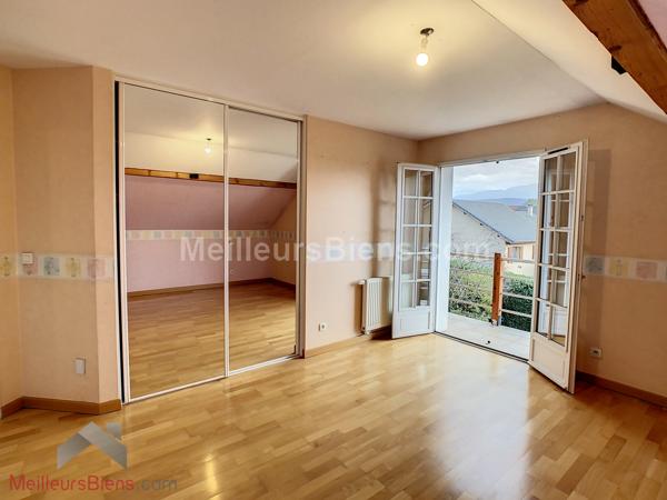 Les Marches Porte de Savoie Belle maison familiale de 179 m2 habitable et 258 m2 au sol.