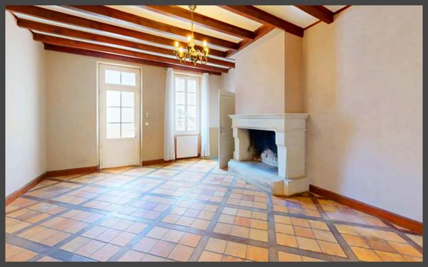 Ensemble en pierre, maison principale avec jardin et 1 appartement à VILLEFRANCHE DE LONCHAT (24)