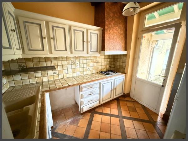 Ensemble en pierre, maison principale avec jardin et 1 appartement à VILLEFRANCHE DE LONCHAT (24)
