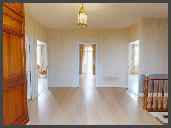 Ensemble en pierre, maison principale avec jardin et 1 appartement à VILLEFRANCHE DE LONCHAT (24)