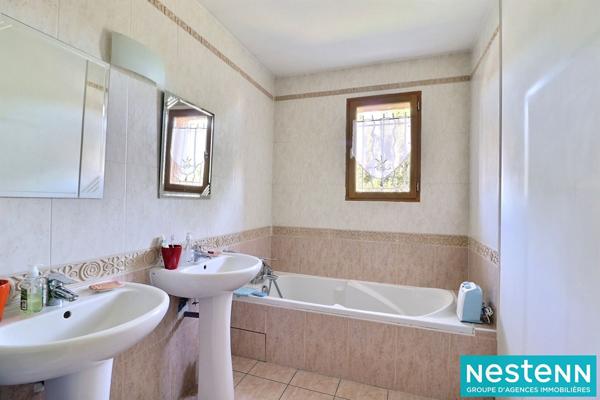 Maison 3 pièces de 90m² sur un terrain de 456m² situé à Vaulx-en-Velin au fond d'une impasse